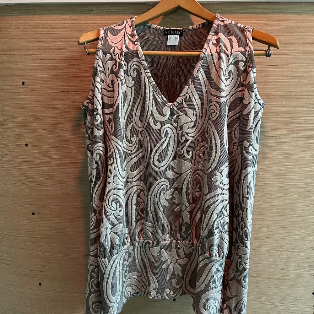 Women's cold-shoulder top